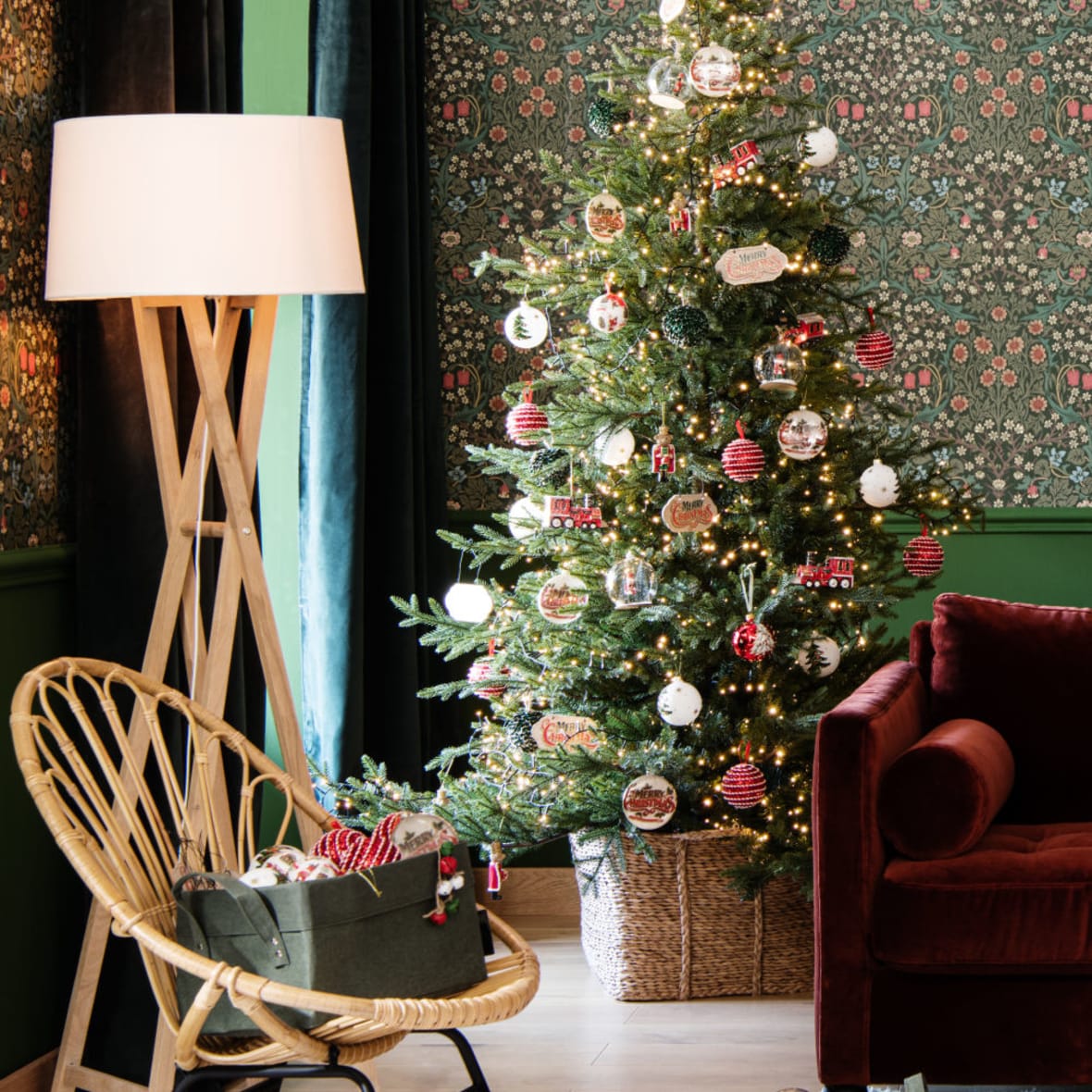 Déco de Noël locomotive rouge, verte et noire, Maisons du Monde