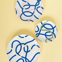 Assiette Cadeau Porcelaine Blanche Dessinée Main - Présentoir Ou Entretien - Neuf