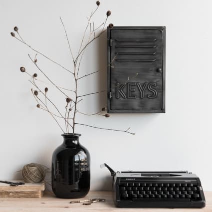 Caja de llaves industrial de metal gris KEYS Maisons du Monde