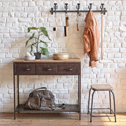 Consolle con cassetti in legno massello di abeteo e acciaio