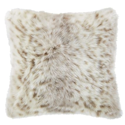 Coussin imitation fourrure grise et écrue imprimé léopard des neiges 45x45