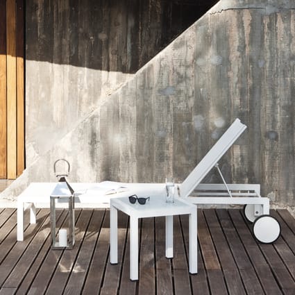 Lettino prendisole bianco a rotelle in alluminio Antalya Maisons