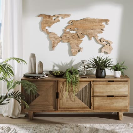 Mapamundi decorativo de madera de mango tallada 132 x 76 ALVI