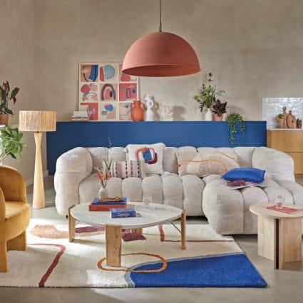 Poltrona a tre gambe in velluto ocra Sheep Maisons du Monde