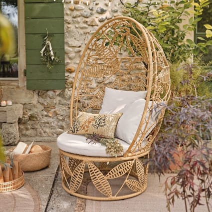 Poltrona da giardino a uovo in resina effetto rattan e cuscini