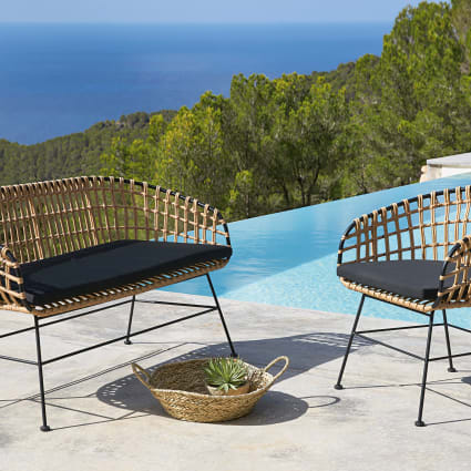 Poltrona da giardino in resina effetto rattan e tela nera