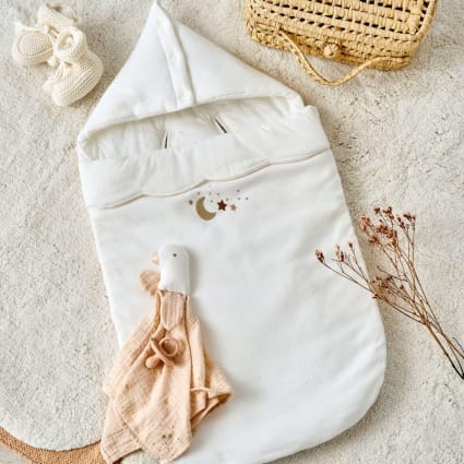 Sacco nanna per neonato in cotone biologico bianco con ricami stella e luna