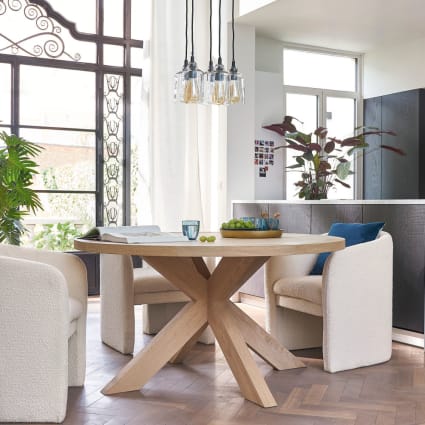 Sedia con braccioli in tessuto bouclé bianco Chess Maisons du Monde