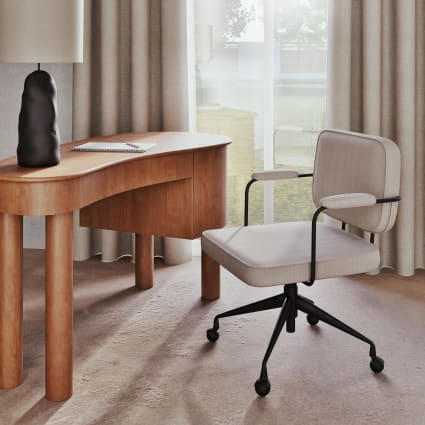 Sedia da scrivania girevole in velluto beige e metallo nero Matheo