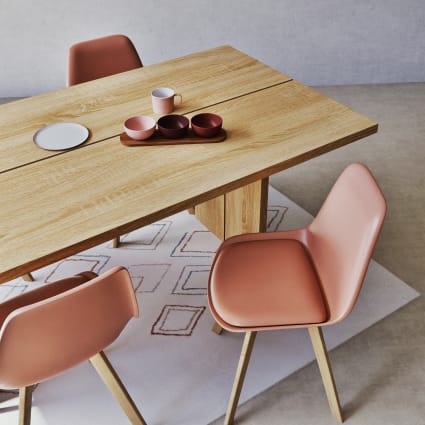 Sedia in stile scandinavo color terracotta e legno di hevea Ice