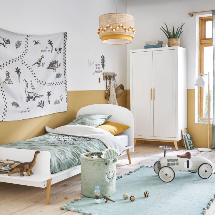 Precioso #dormitorio infantil en blanco con alfombra en forma de galleta.  Decoración infanti…