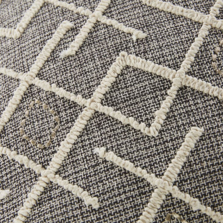 Almofada em tecido de algodão cinza com motivos gráficos bordados em cru 45x45-HABANA cropped-4