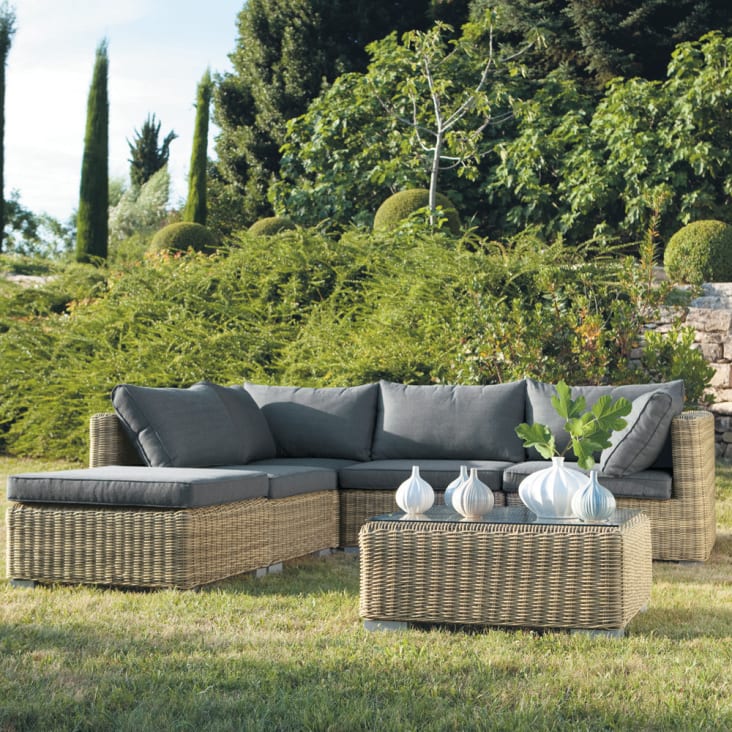 Angolo di divano da giardino in resina intrecciata