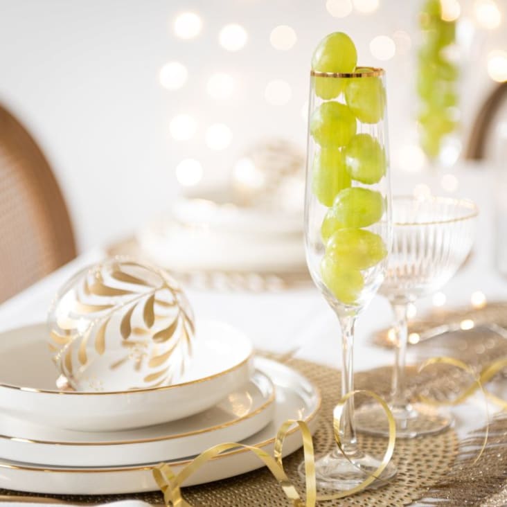 Assiette à dessert en porcelaine blanche et dorée-BERENICE ambiance-7