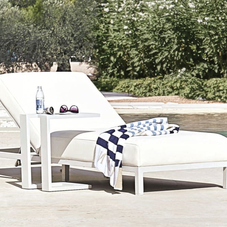 Bain de soleil en textile enduit blanc avec tablette en aluminium-Callisto ambiance-2