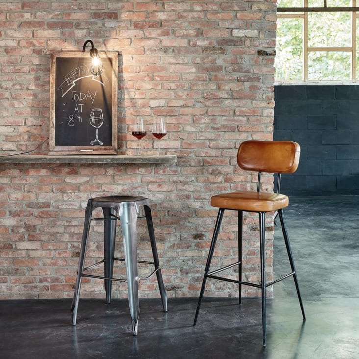 Chaise de bar en cuir de chèvre marron et métal noir H75-Clapper ambiance-8