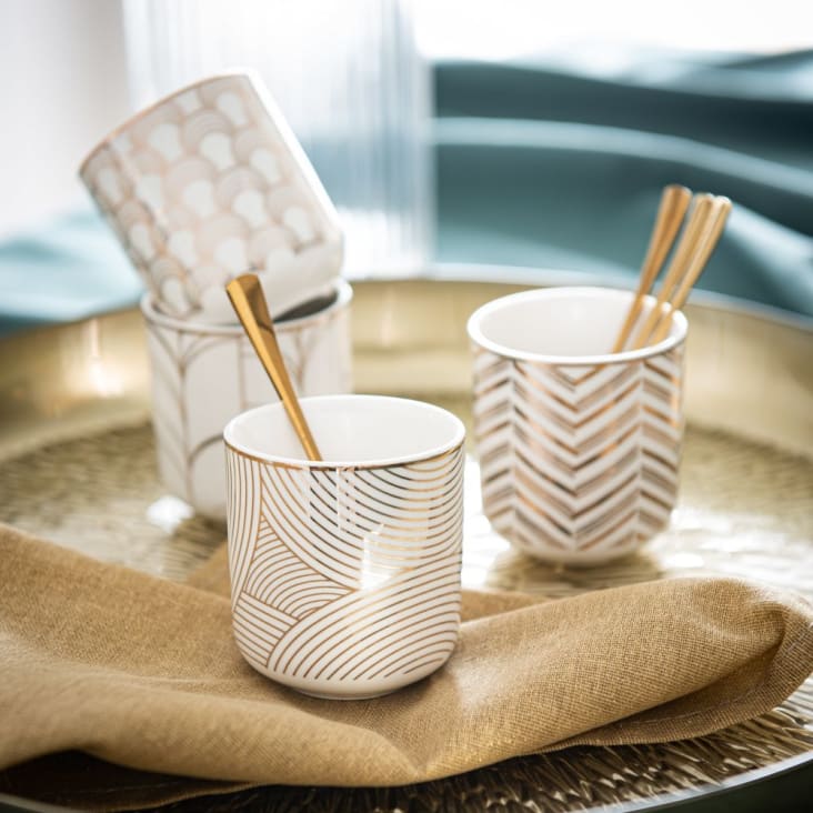 Coffret tasses en porcelaine blanche motifs graphiques (x4) et cuillères en métal doré-MILAN ambiance-3