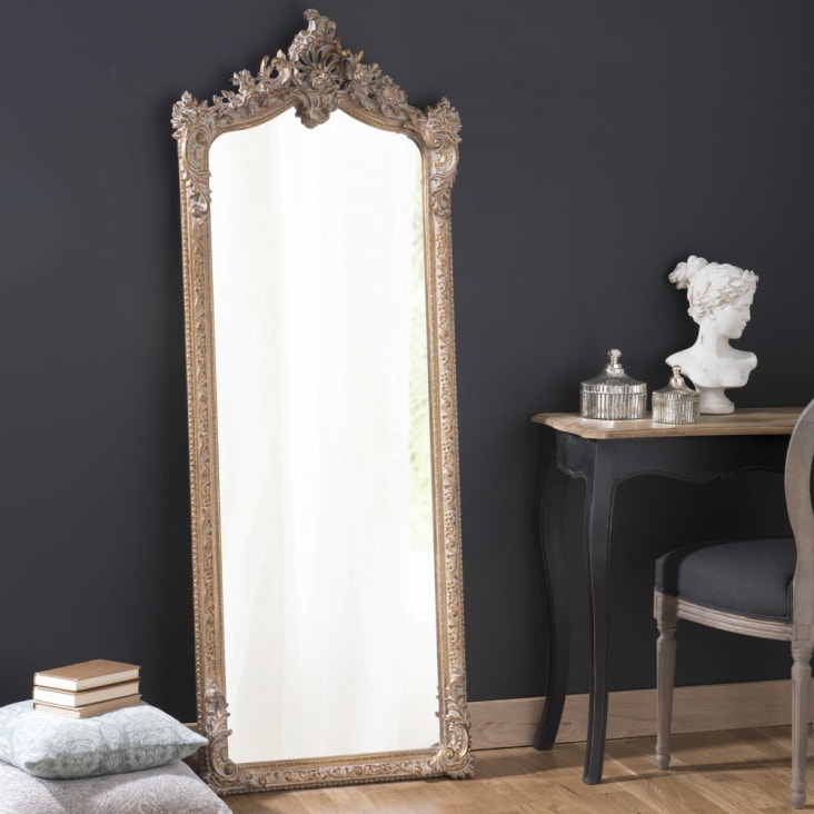 Grand miroir rectangulaire à moulures en résine dorée 64x168-VOLTAIRE ambiance-1