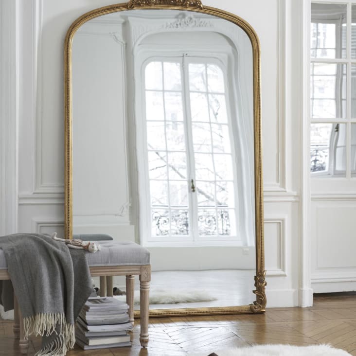 Grand miroir rectangulaire en bois de paulownia doré effet vieilli 119x194 OMERA | Maisons du Monde