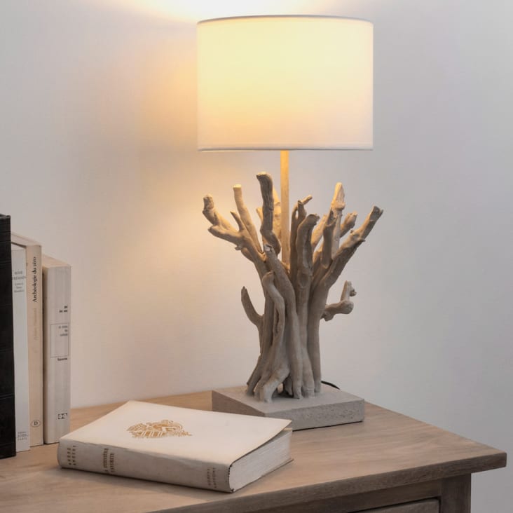 Lampe imitation bois flotté et abat-jour blanc-Saint Jouan ambiance-1