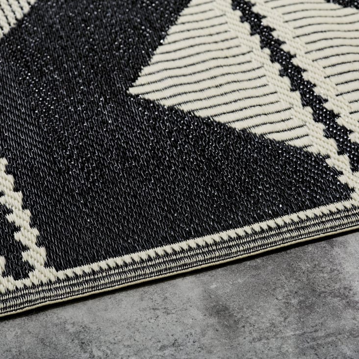 Omkeerbaar tapijt van polypropyleen, driehoekmotief in ecru en zwart 180 x 270 cm-ADEM cropped-3