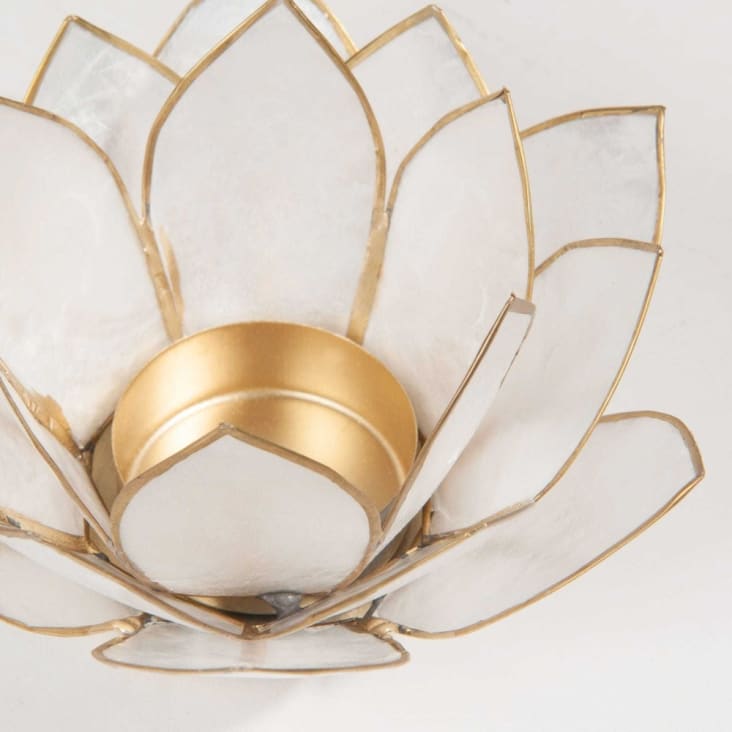 Perlmuttfarbener Kerzenhalter aus weißem Metall, LOTUS-Lotus detail-2