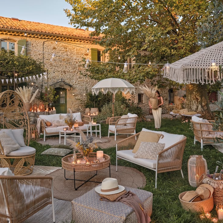 Poltrona da giardino in resina beige e metallo bianco Arun Maisons du Monde