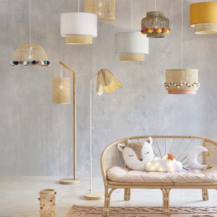 Roze lampenkap voor hanglamp uit beige gevlochten rotan met pompons-LOUNA ambiance-4