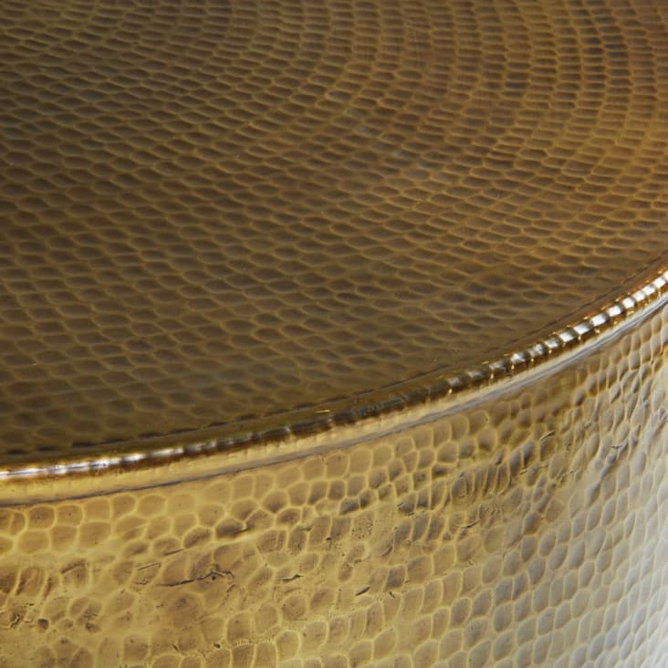 Salontafel in goudkleurig gehamerd aluminium-Paloma detail-2