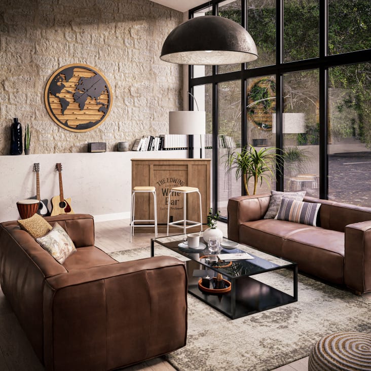 Sofá y un sillón con respaldo acolchado, en cuero