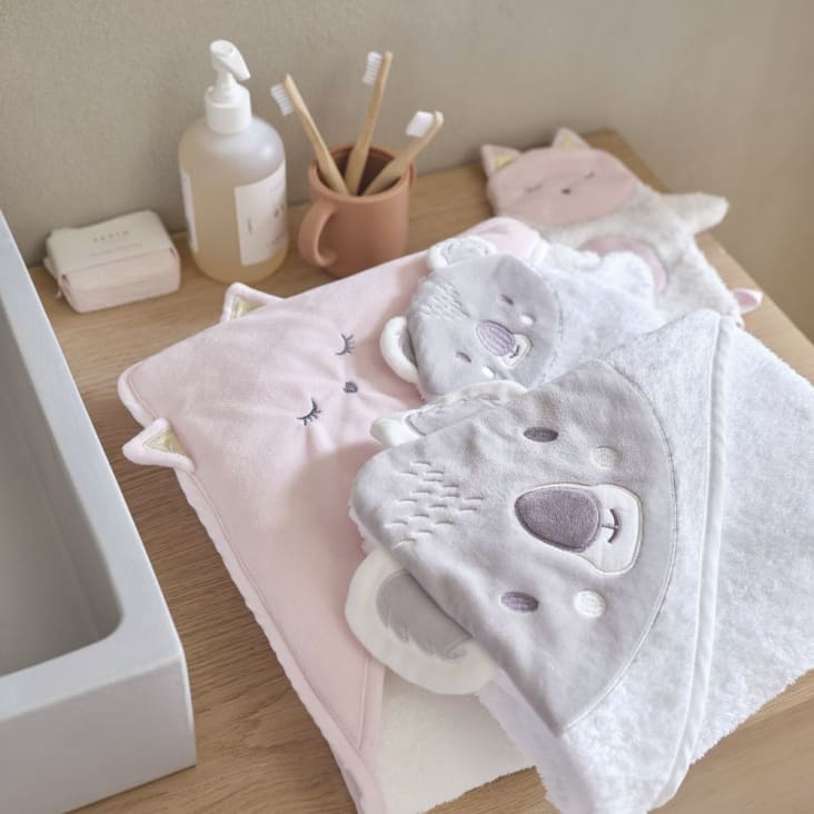 Panier cadeau baby shower rose - avec polaire, serviette à capuche