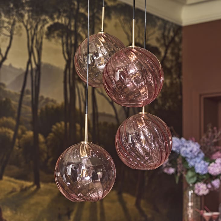 Suspension en métal doré et 4 globes en verre teinté rose