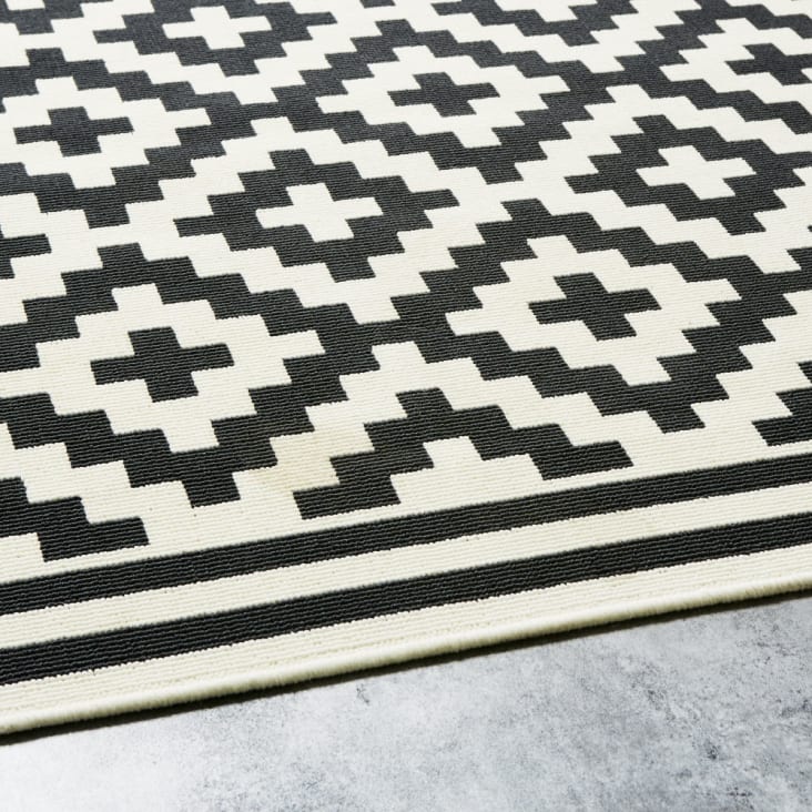 Teppich aus Polypropylen, weiß mit schwarzen grafischen Motiven, 160x230cm-ZARIA cropped-2