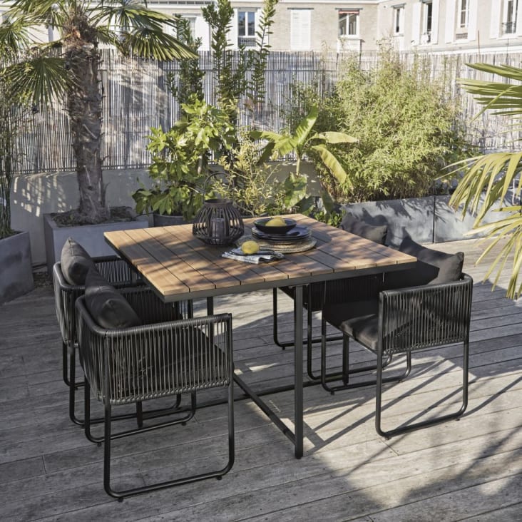 Tuintafel van composiet met teakhouteffect voor 4 personen L110 en stoelen (x4) zwarte hars Swann | Maisons du Monde