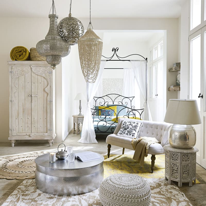 Bout de canapé en bois de manguier gravé blanchi - miniature 3