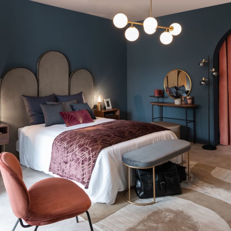 Suspension 6 globes en verre opaline et métal doré - miniature 3