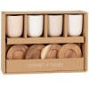 Box mit Tassen aus weißbeigem Steingut, Untertassen aus Akazienholz, Set aus 4