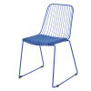Chaise en métal bleu