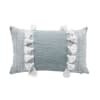 Cuscino in cotone riciclato intessuto blu con pompon 30x50 cm