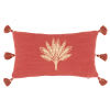 Cuscino rosso con motivo palma ricamato in colore dorato e pompon 20x35 cm