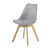 Cadeira de estilo escandinavo cinzento e hévea