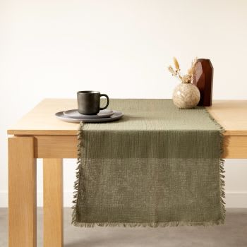SAPARI - Chemin de table en gaze de coton vert kaki à franges 45x150
