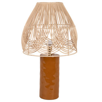 Lampe aus Keramik mit Schirm aus Rattan