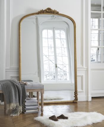 OMERA - Grand miroir rectangulaire en bois de paulownia doré effet vieilli 119x194