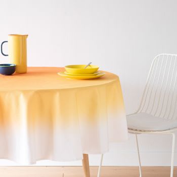 LOUREIO - Runde Tischdecke aus bedruckter Bio-Baumwolle mit Batikmotiv, orangefarben und ecru, D170cm