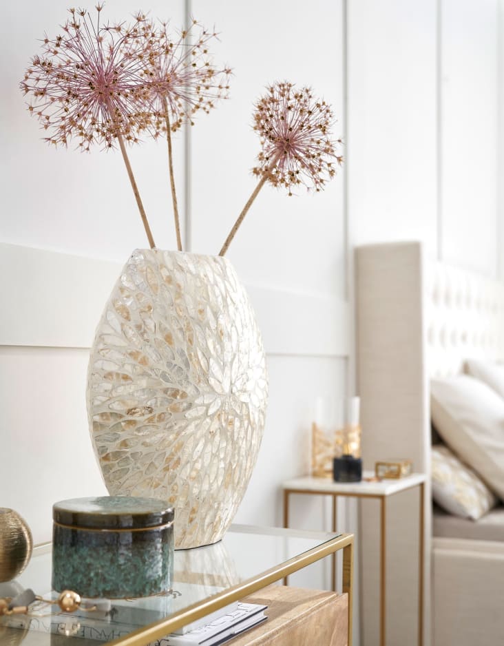 VENICE - Bout de canapé en marbre blanc et métal doré