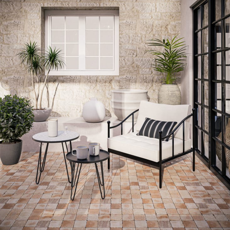 GartenCouchtische aus Fayence mit Motiven und schwarzem Metall (x2
