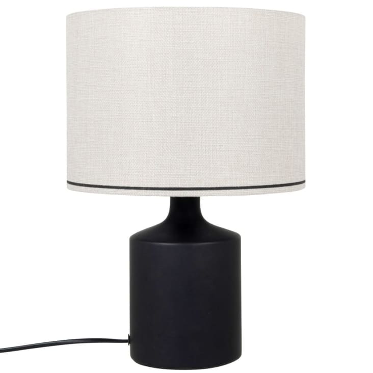 Lampe en céramique noire et abat-jour en polyester recyclé beige