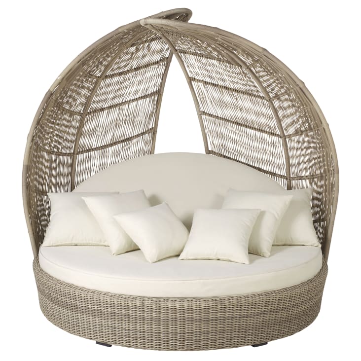 Lettino rotondo a posti in resina riciclata e cuscini bianchi in