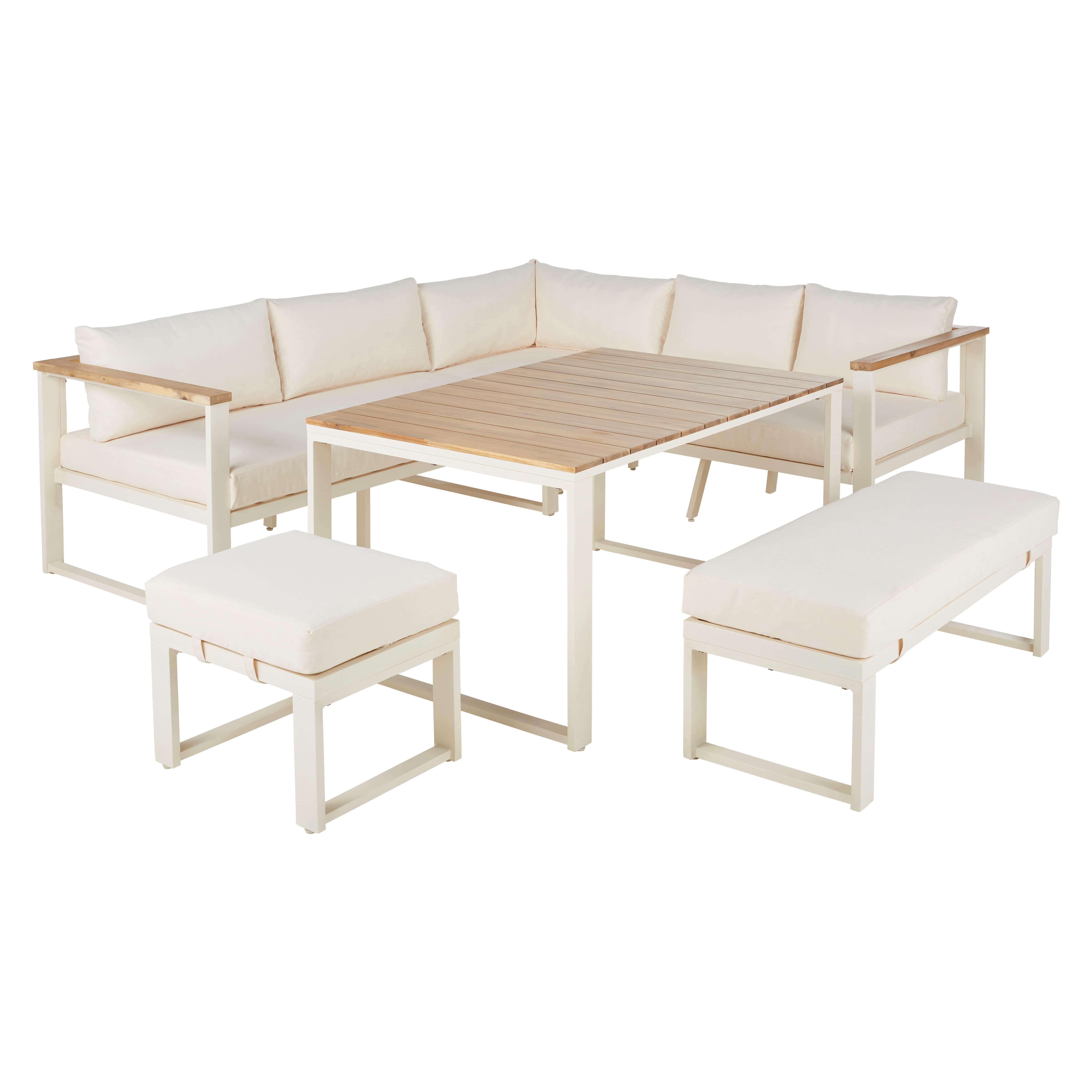 Très beau salon de jardin beige et blanc pour une terrasse cosy et moderne.